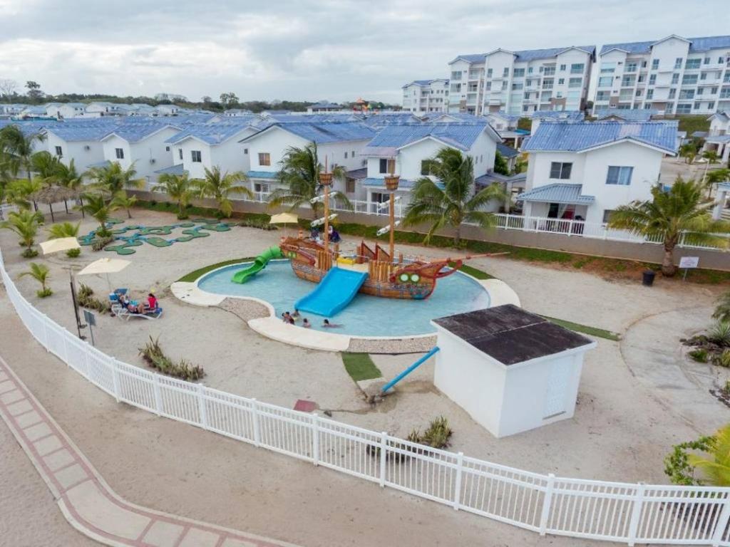 Elegante apartamento discreto, con playa y piscina photo