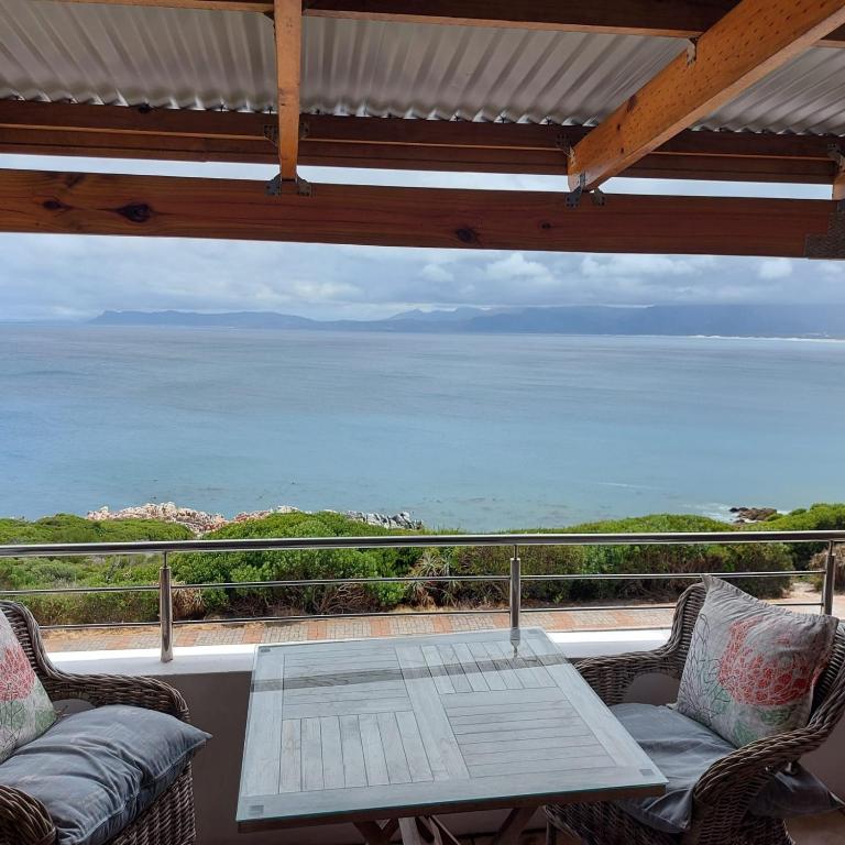 Kleinzee Oceanfront Guest House photo
