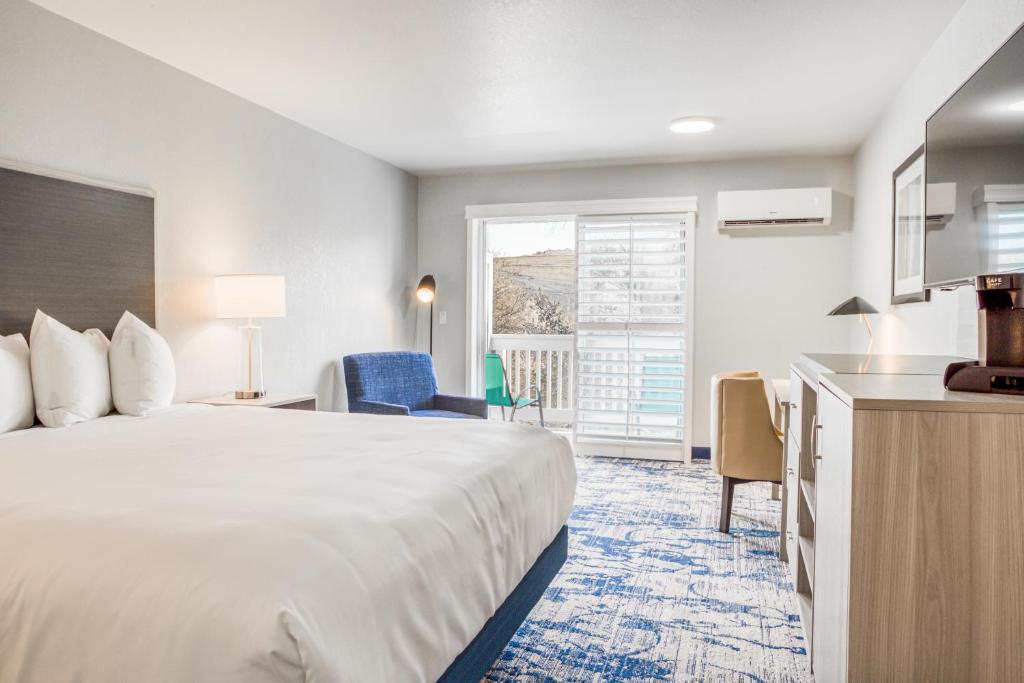 Creekside Inn Downtown - Cambria photo