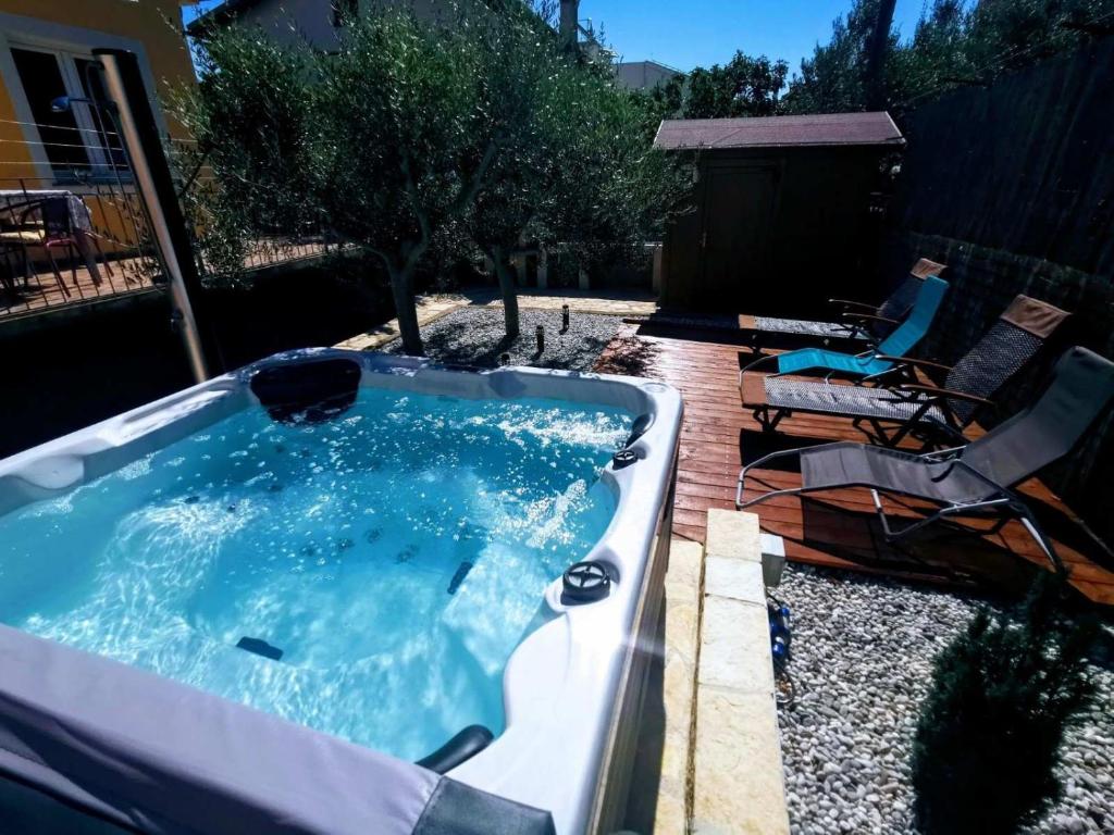 Holiday Home Istra with JACUZZI — Hotel in Pomer
