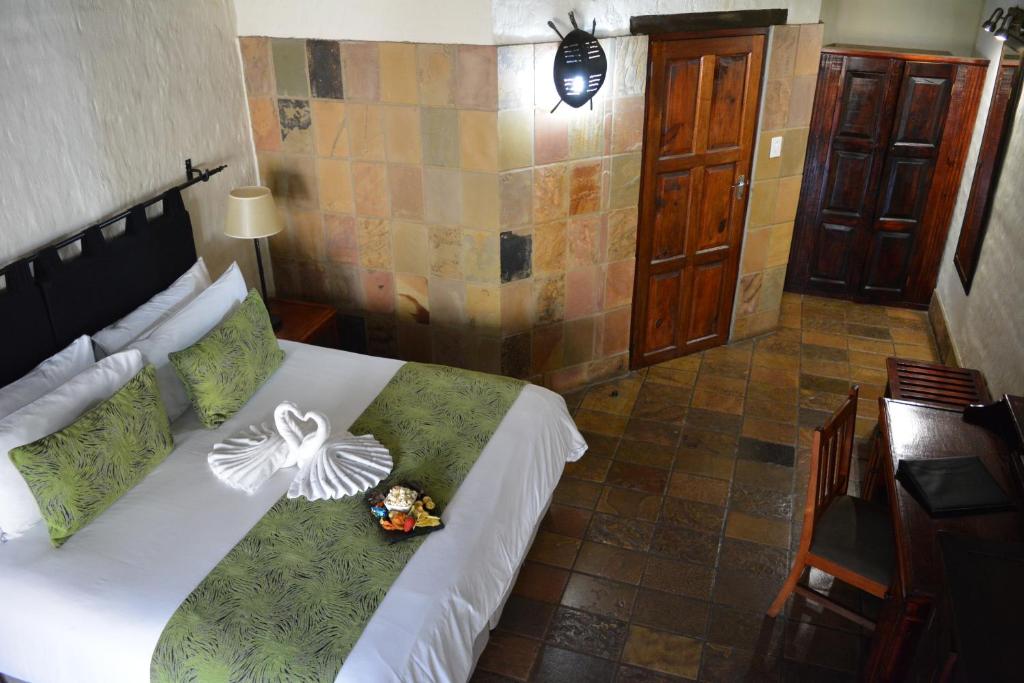 Misty Hills Country Hotel photo