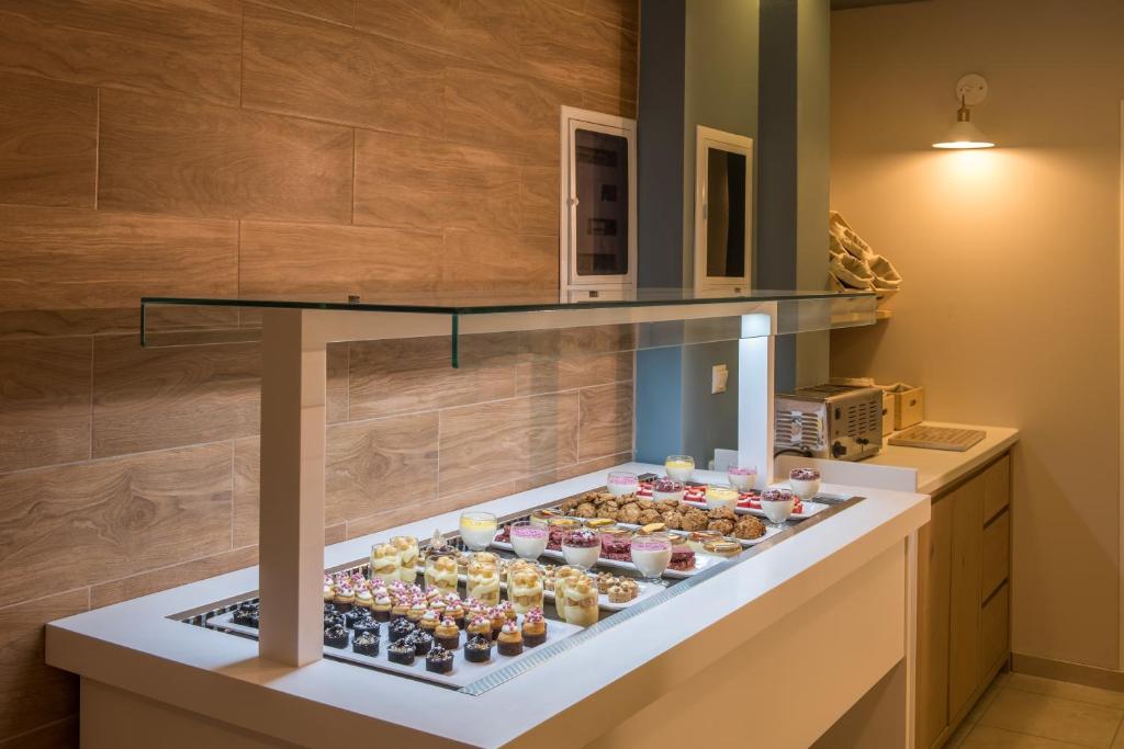 Compass beach — Restaurant & bars in Stalida