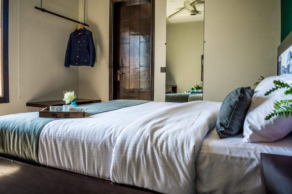 LOKAL Rooms x Shahrah-e-Faisal (PECHS) photo