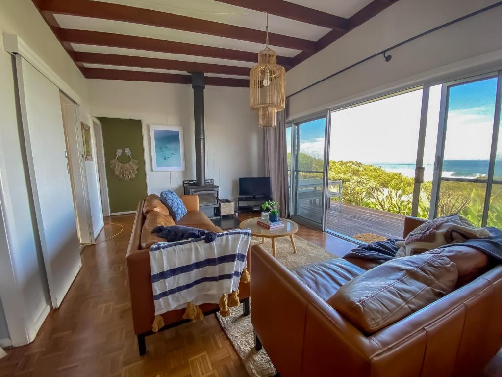 Shared lounge/TV area