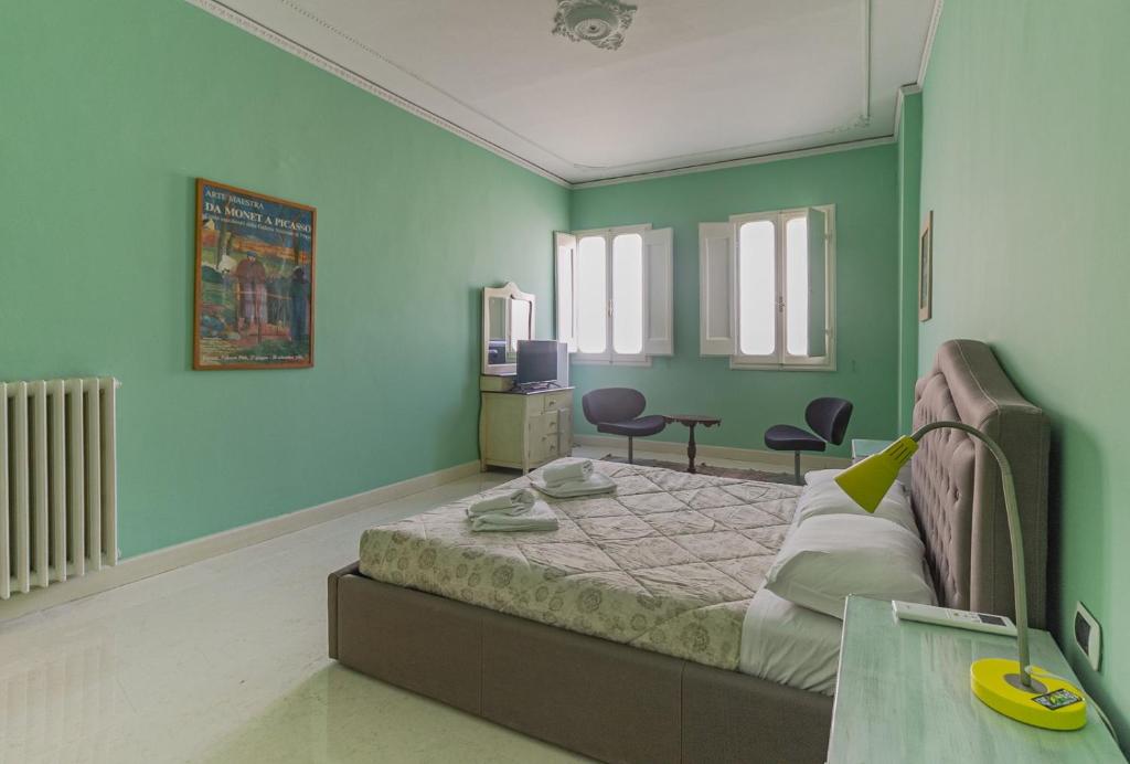 Spacious Three Bedroom Apartment On the Arno - 2