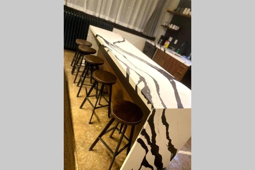 3E-*New* Apt -5 min from Downtown, 3E, Sleeps 6, Pittsburgh