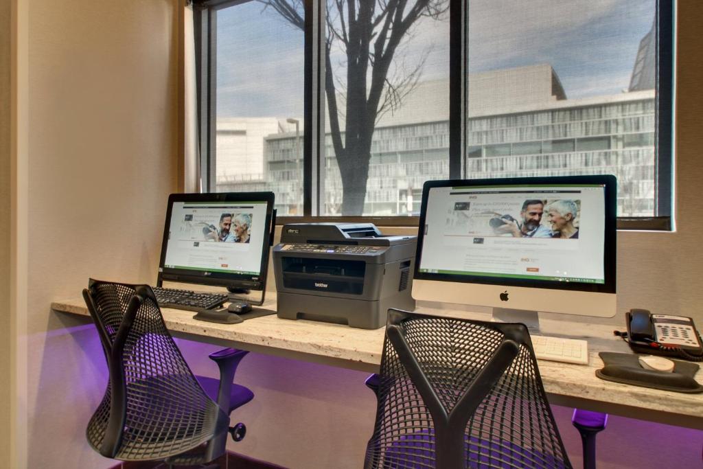 Holiday Inn Express Washington DC N-Silver Spring Photo 23