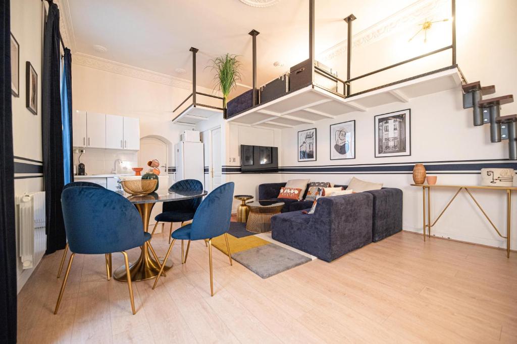 Luxury loft in Champs Elysees — Hotel in Paris