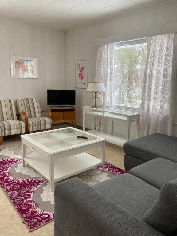 Suutalan Mansikkatalo, hotel in Ylipää