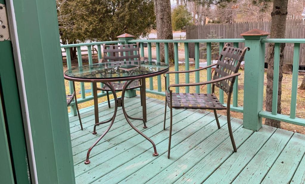 Gordon Beach Inn photo