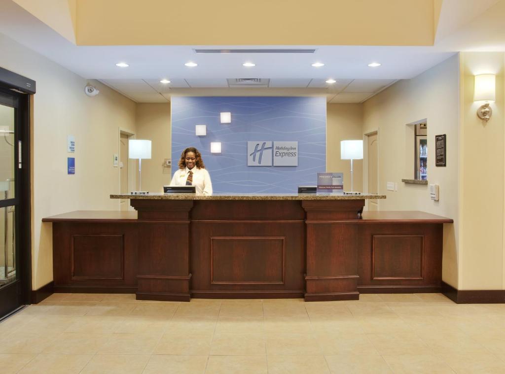 Holiday Inn Express Hotel & Suites Merced photo