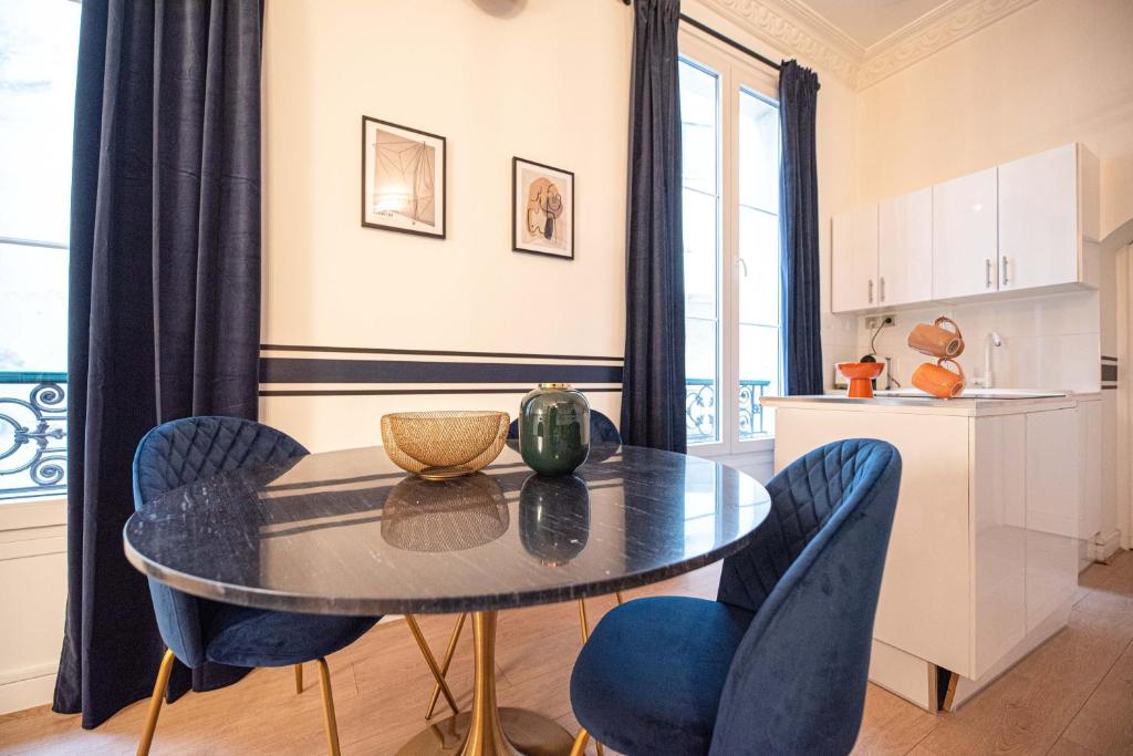 Luxury loft in Champs Elysees photo