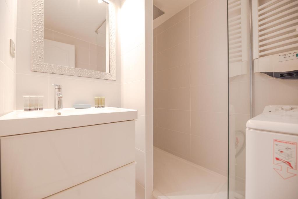 Luxury loft in Champs Elysees photo
