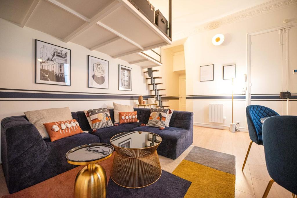 Luxury loft in Champs Elysees photo
