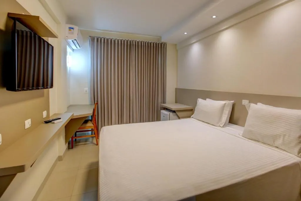 Novares Hotel，位于戈亚尼亚的酒店