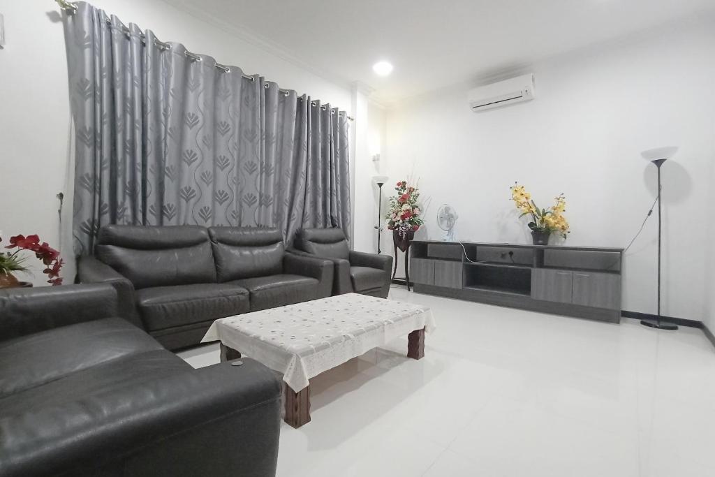 OYO Home 90203 Emma Sukma Homestay photo