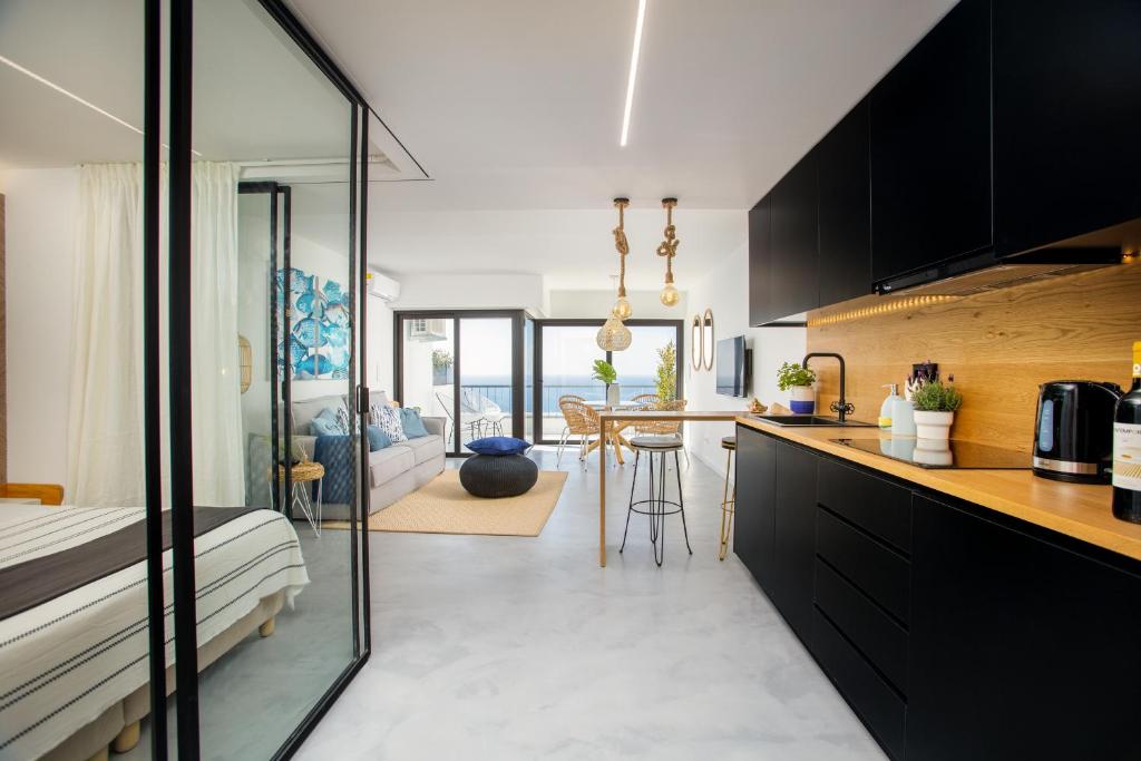 Sesimbra Cliff by Saudade, Sesimbra