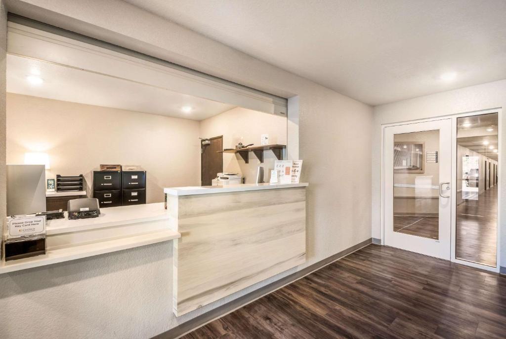 WoodSpring Suites Bradenton photo