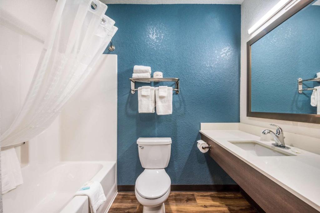 WoodSpring Suites Bradenton photo