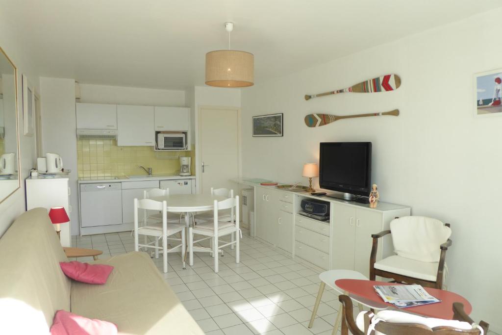 REF 104 Appartement T3 pour cinq personnes résidence avec piscine Port Crouesty ARZON - 3