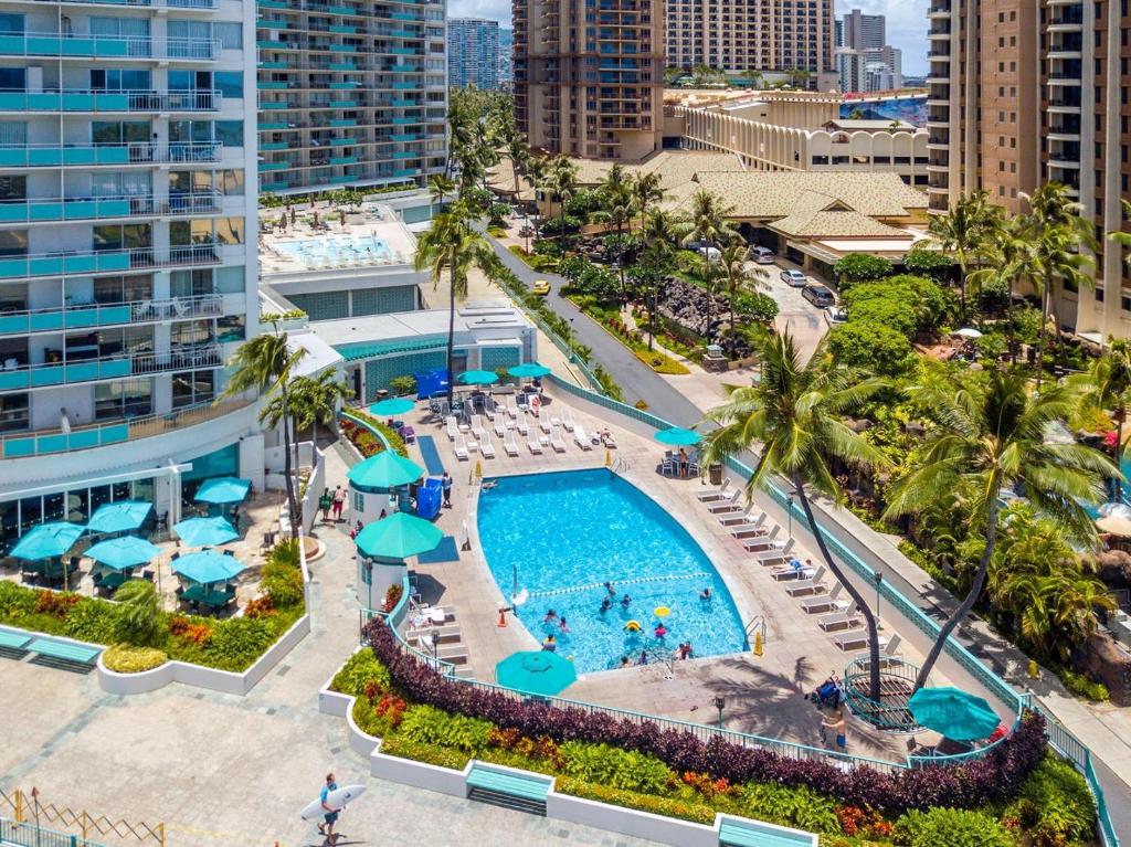 Ilikai Tower 1113 - Fully furnished condo with FREE wifi, Honolulu