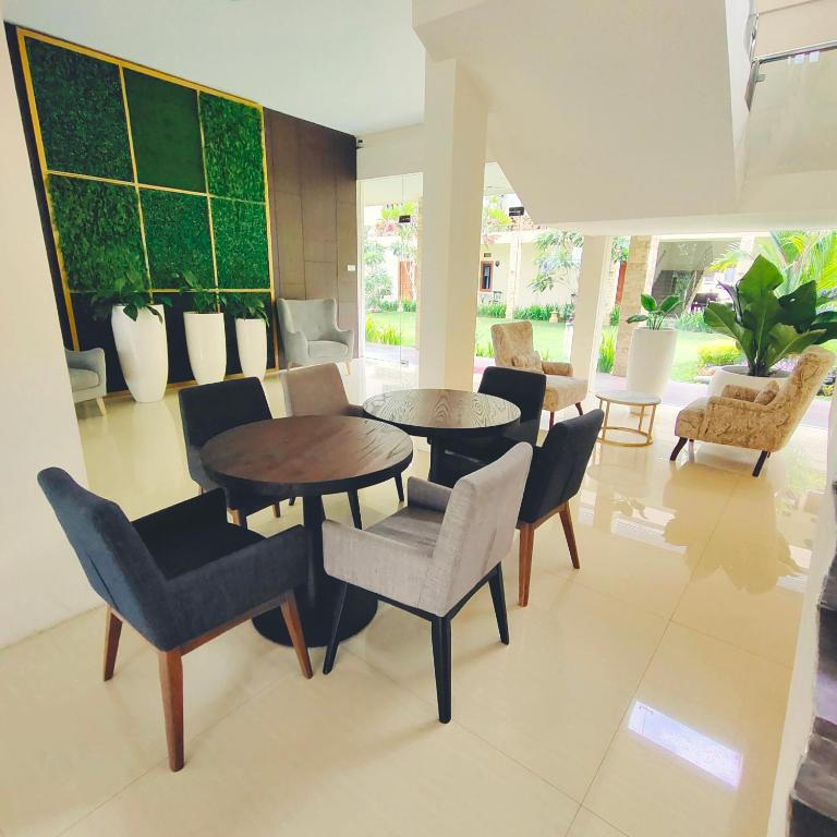 Dreamland Hotel And Lounge photo
