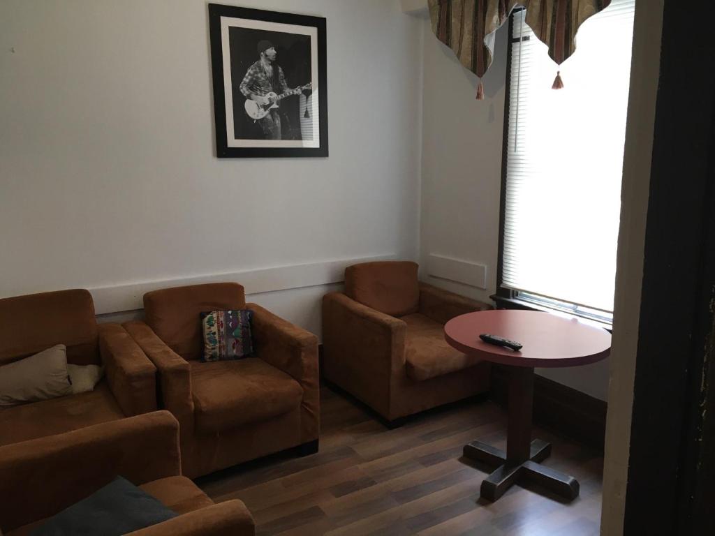 Main St Hostel photo