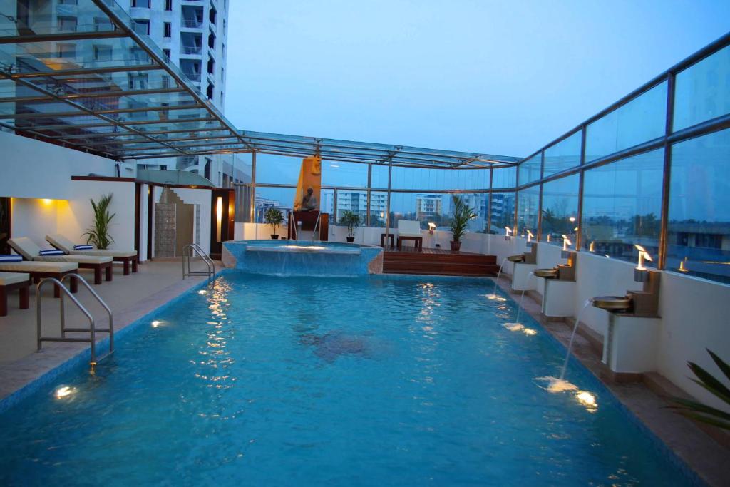 ゴクラム パーク ホテル (Gokulam Park Hotel) スイミングプール