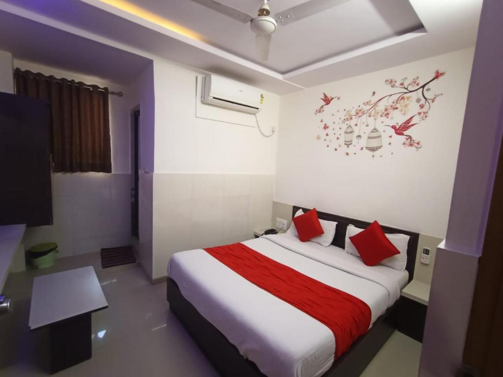 Hotel Gopi Palace photo