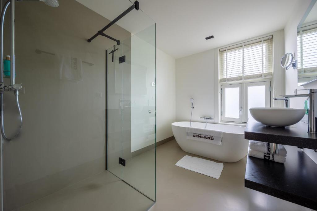 Grandcafe Boutique Hotel Eemland photo