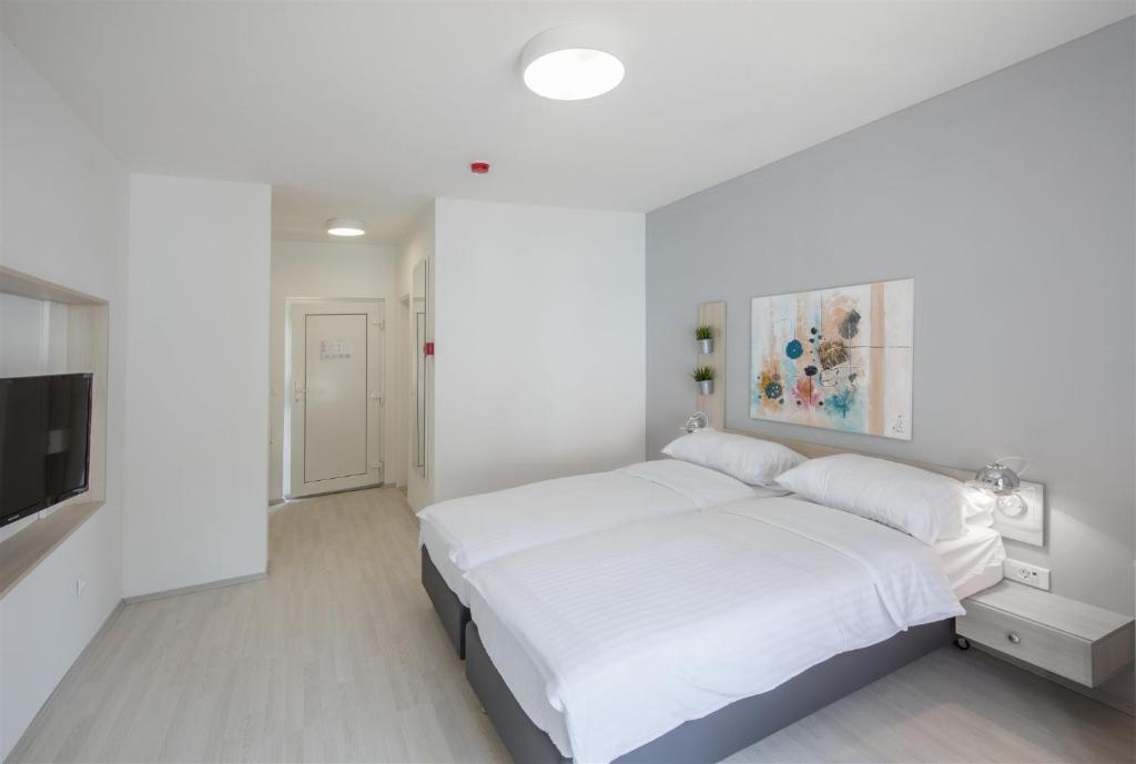 Superior szoba kétszemélyes ággyal tengerre néző erkéllyel 