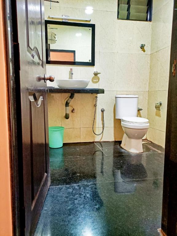 Hotel Green Park Suites photo