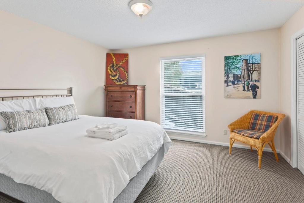 Comfortable Plaza 1BR with Free Parking by Zencity