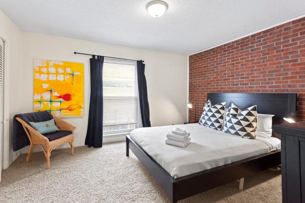 Comfortable Plaza 1BR with Free Parking by Zencity