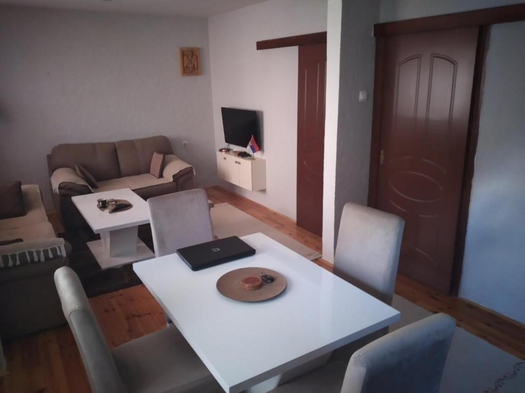 Anika Apartman