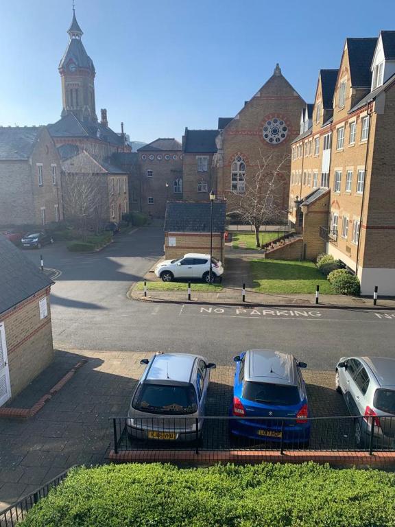 Watford Gemini - Eton 1 - Nr Watford Junction, M1 ,M25 photo