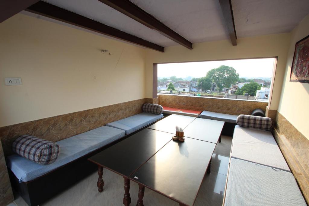 Shared lounge/TV area