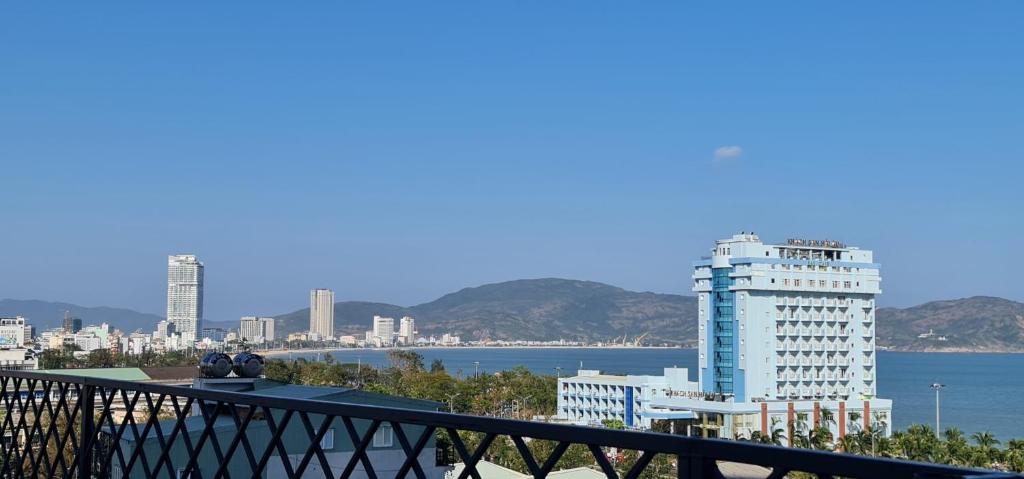 SUNSHINE HOTEL