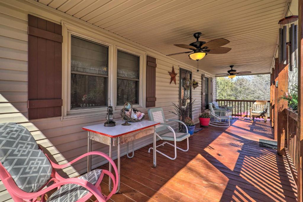 Nature Escape in Wytheville with Covered Porch!, Wytheville
