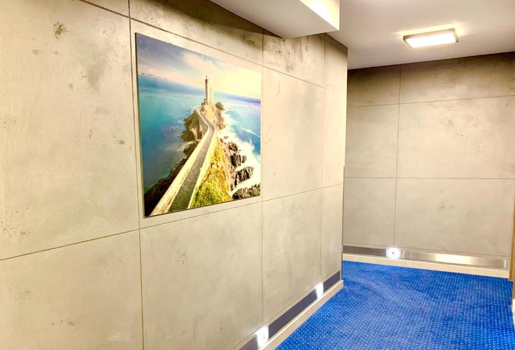 Apartamenty ELITMAT의 깨끗하고 모던한 객실 내부 사진