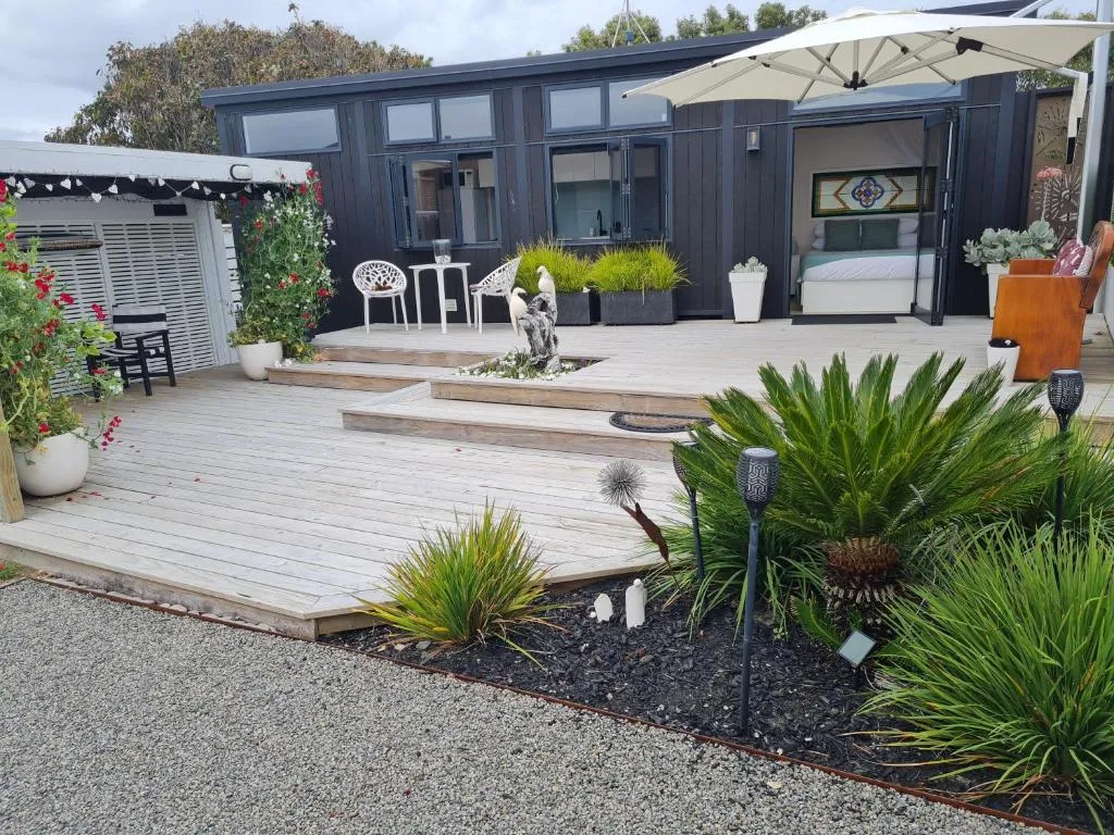Aroha Tiny House Peka Peka, hotel in Waikanae