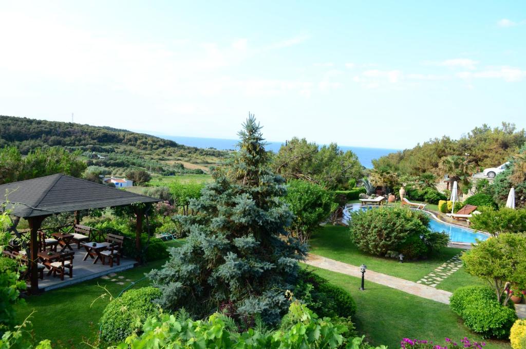 Ada Bacchus Hotel 로비