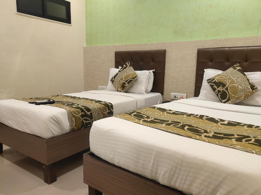 Hotel Golden Nest Popular Residency 전경