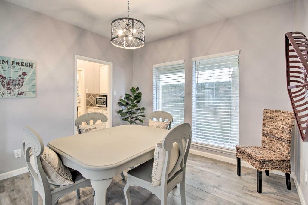 Cozy West Houston Home with Yard, Walk to Shops! photo