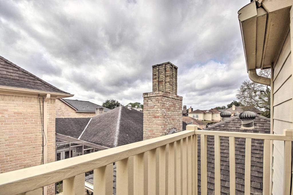 Cozy West Houston Home with Yard, Walk to Shops! photo