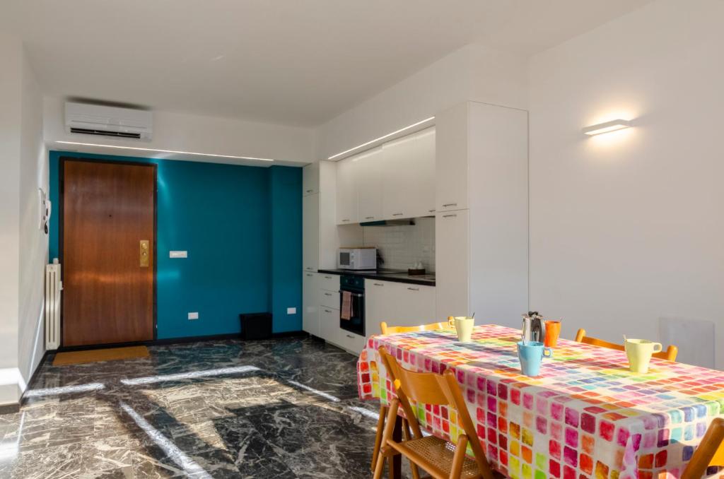 JOIVY Spacious Apt for 6, Near Train Station and Beach - 4