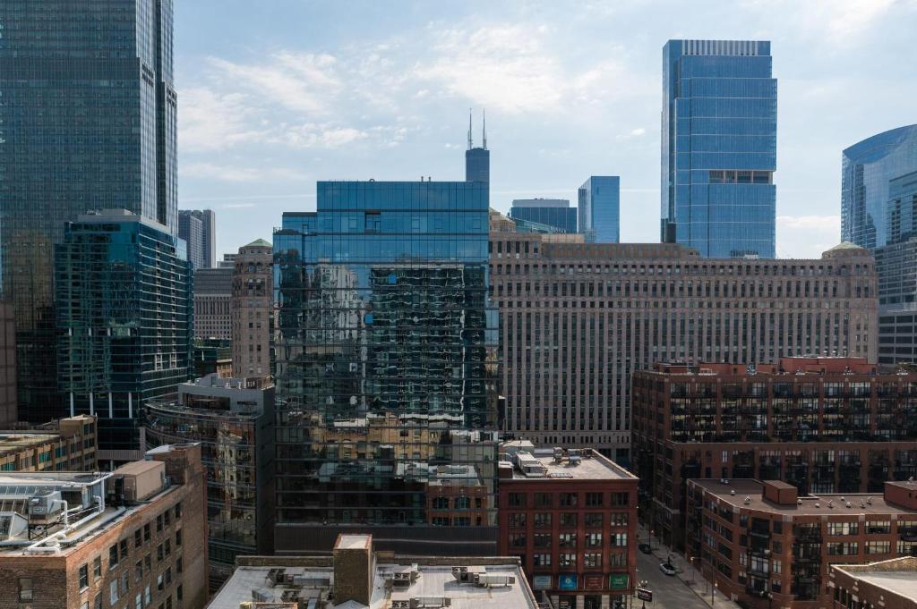 2BR Elegant Premium Suite With Balcony & Sweeping City Views