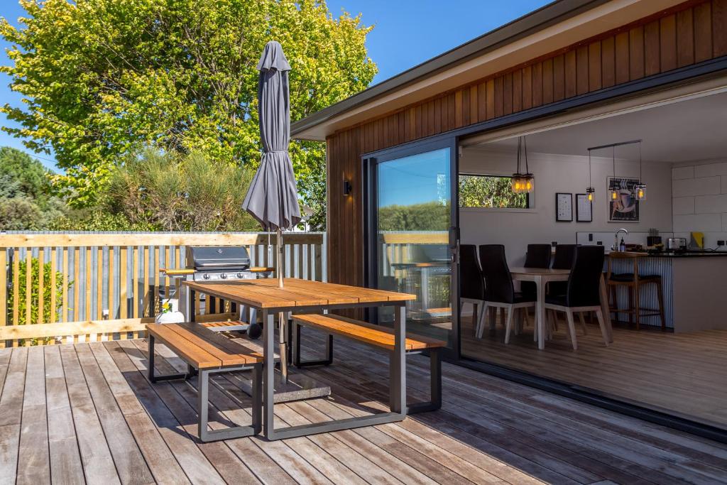 Broadway On New York, Martinborough