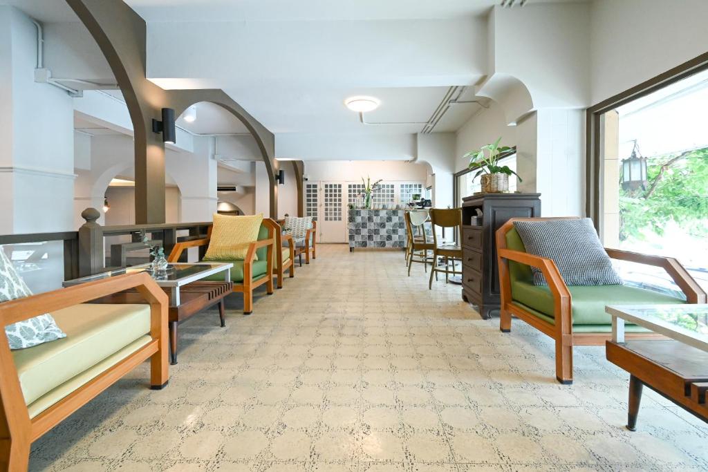 Restaurant, The Krungkasem Srikrung Hotel in Bangkok