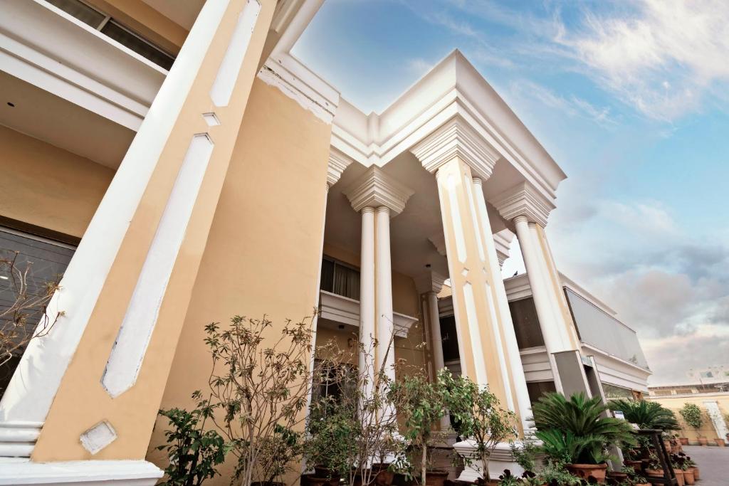 Hotel One Tariq Road Multan photo